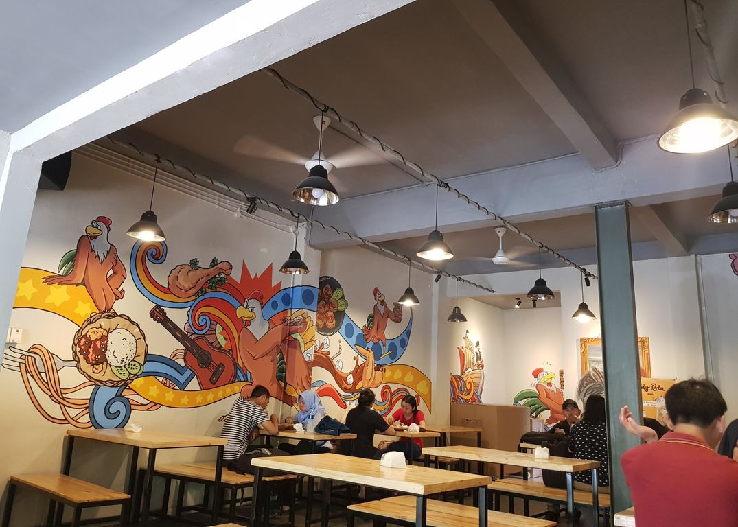 Suasana interior Geprek Bensu Purwakarta